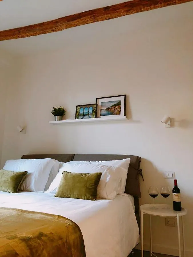 Frühstückspension Foscolo 9 Room - Breakfast Como Italien